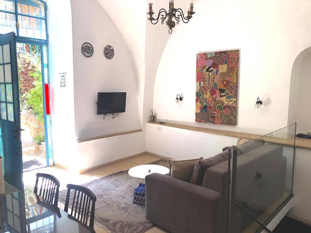 One Bedroom Stone Apartment Jerusalem Exterior photo